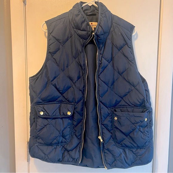 Woolrich Jackets & Blazers - Navy quilted vest (size XL)